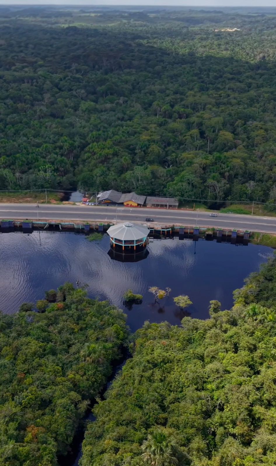 Registro feito com drone evidencia paisagem do ponto turístico e impulsiona nova onda nas redes sociais.
