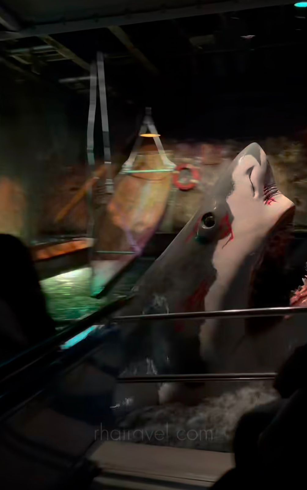 Atração temática aposta em ambientação imersiva e efeitos especiais para atrair visitantes.