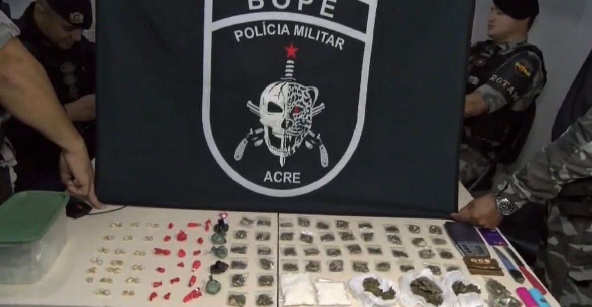 Mulher é presa e ponto de drogas é fechado após ação policial