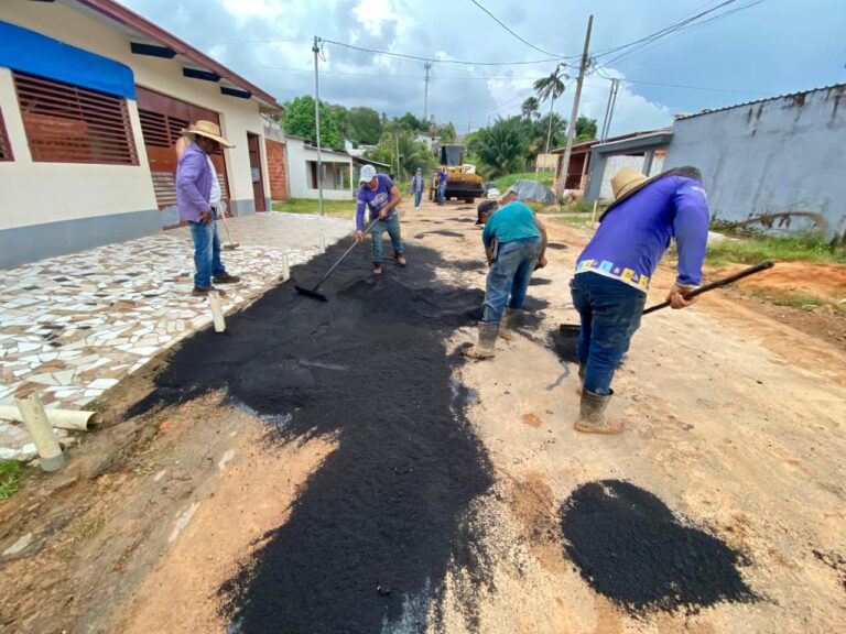 Nos bairros de Cruzeiro do Sul o trabalho da Prefeitura não para