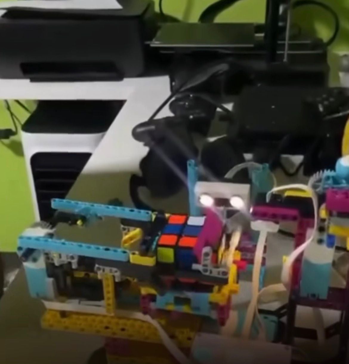 Aluno representará o Brasil em campeonato internacional de robótica no Canadá.