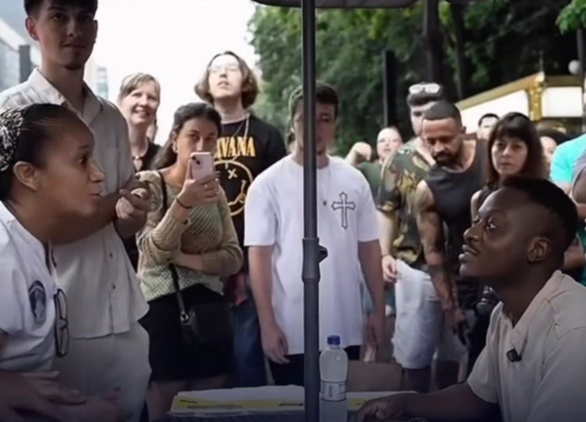 Deputado Guto Zacarias é confrontado por manifestantes durante ato na Avenida Paulista