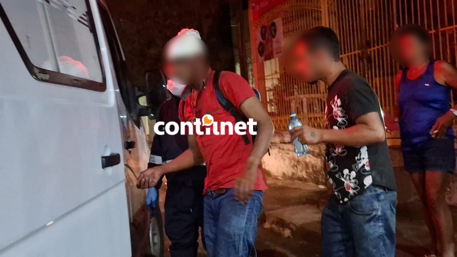Homem de 28 anos é agredido com barra de ferro e socorrido após ataque em via pública.