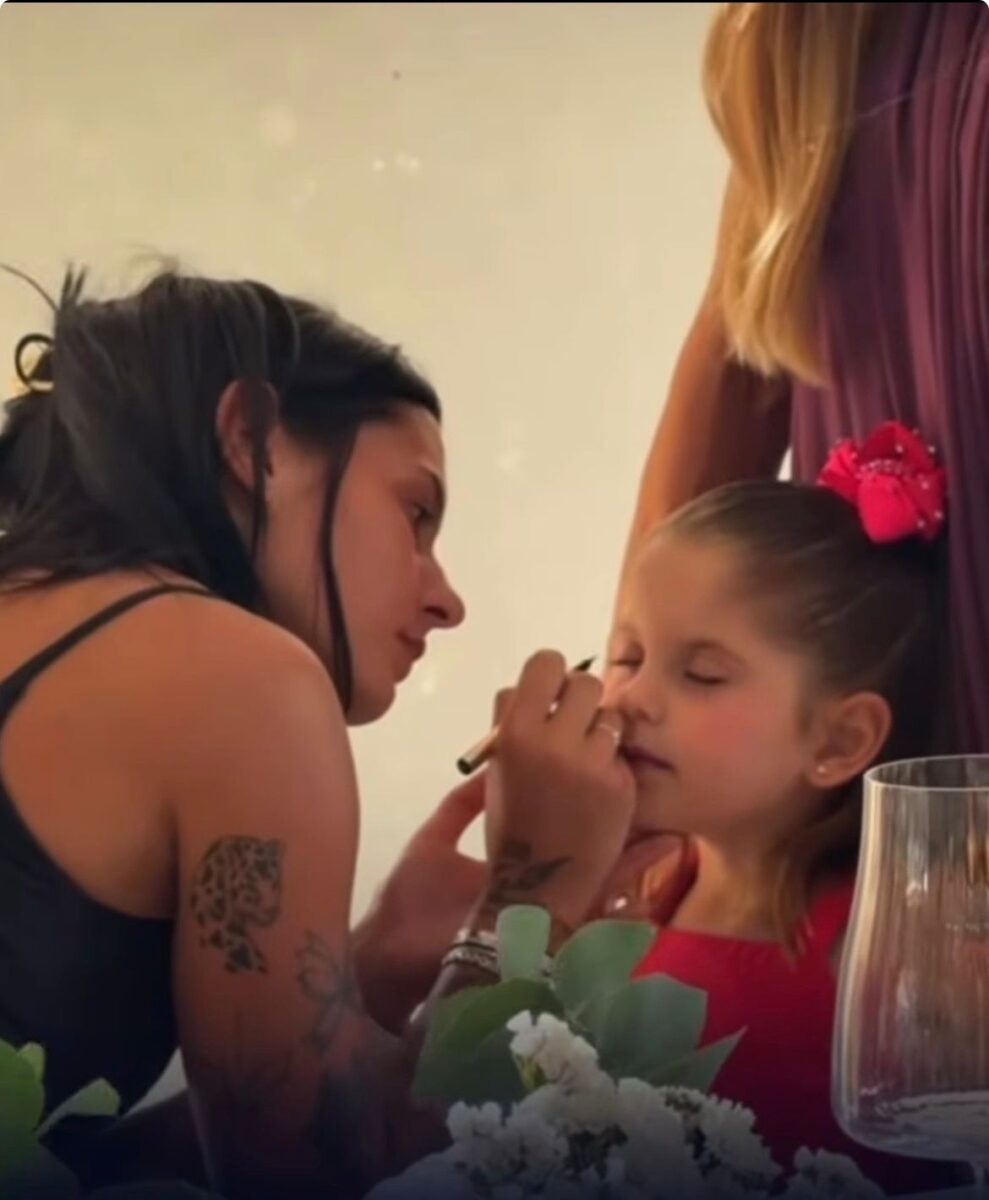 Ana Castela é flagrada em momento de carinho com filha de Zé Felipe durante almoço familiar