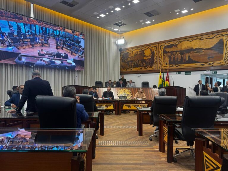 Aleac aprova PL que altera PCCR dos servidores do Detran e outros projetos