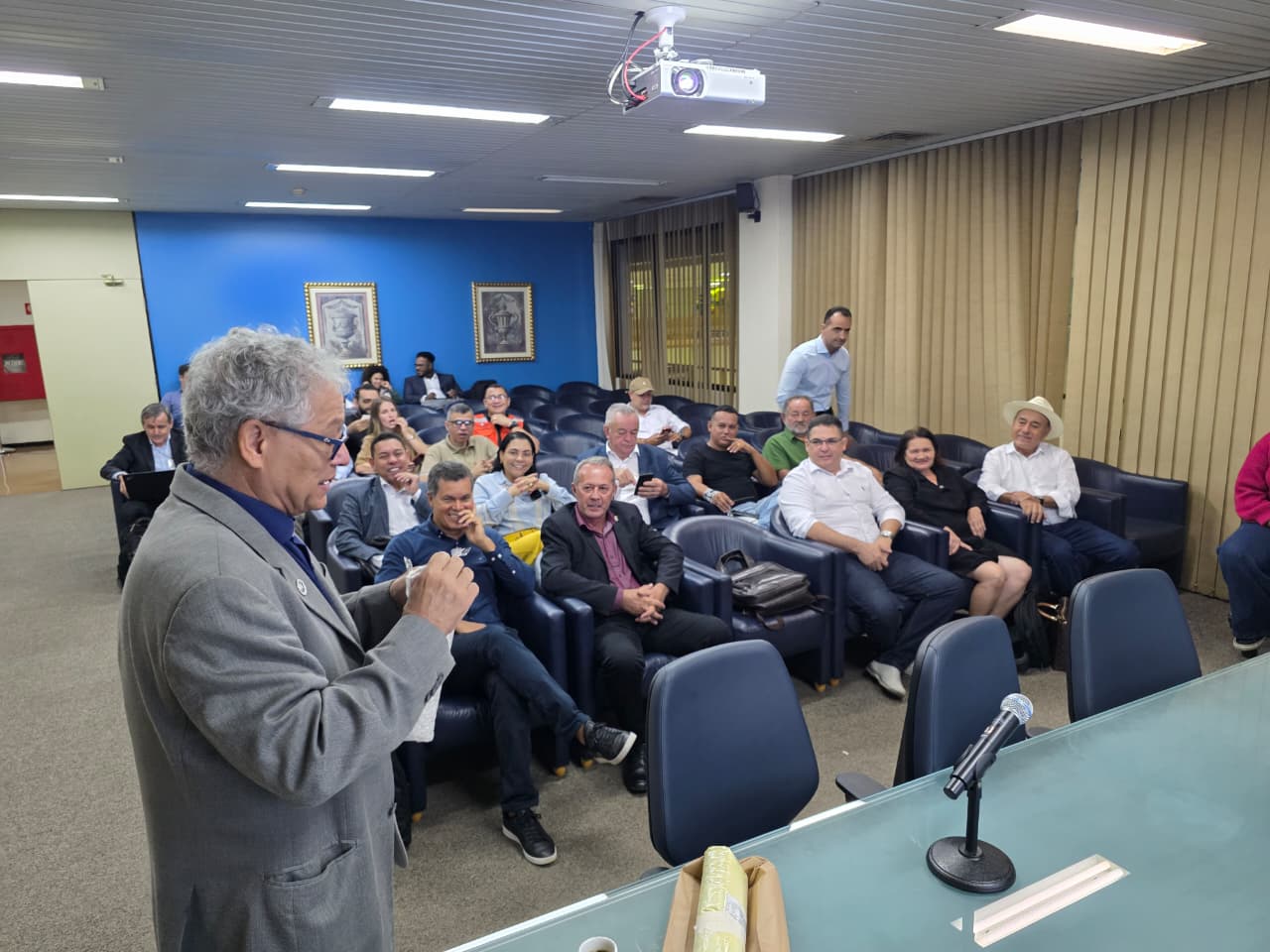 Prefeitos participam de visita técnica a centros de monitoramento para prevenção de desastres climáticos