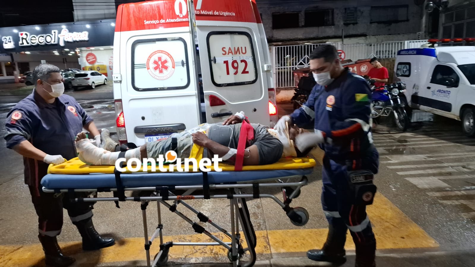 Motociclista bate em buraco, cai e sofre fratura exposta em Rio Branco