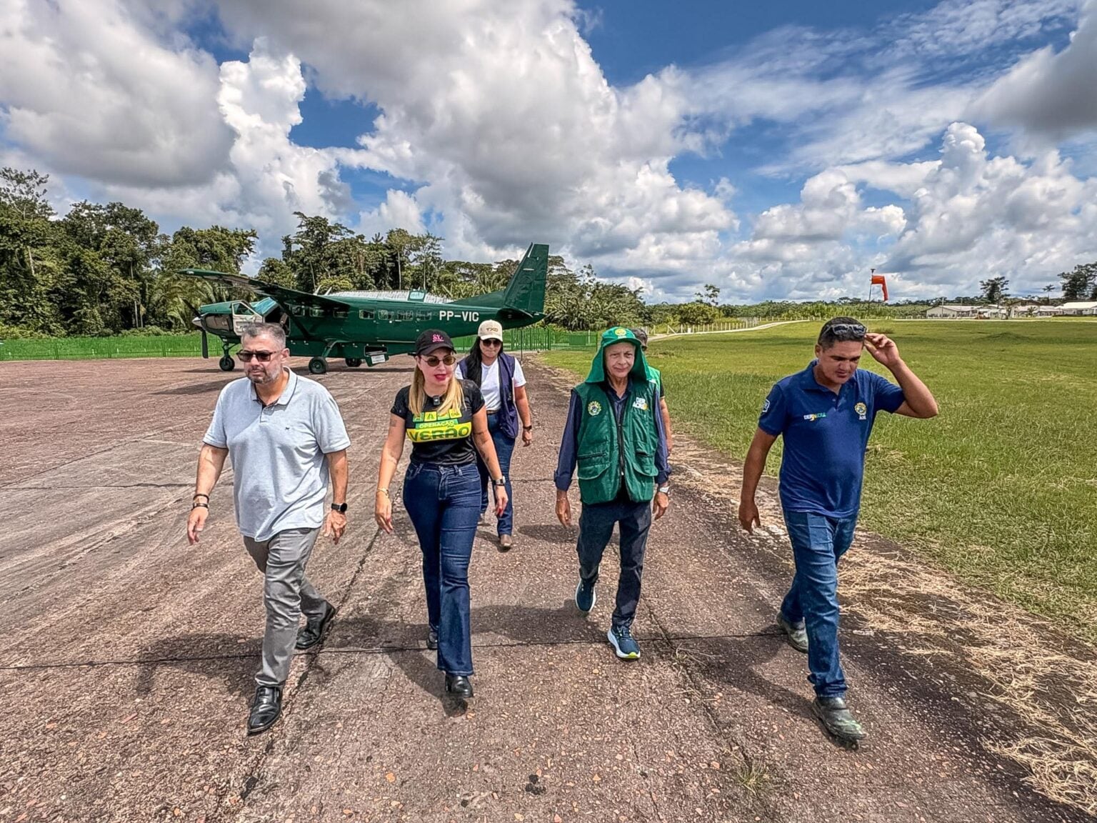 Deracre vistoria preparativos para manutenção da pista de pouso de Marechal Thaumaturgo
