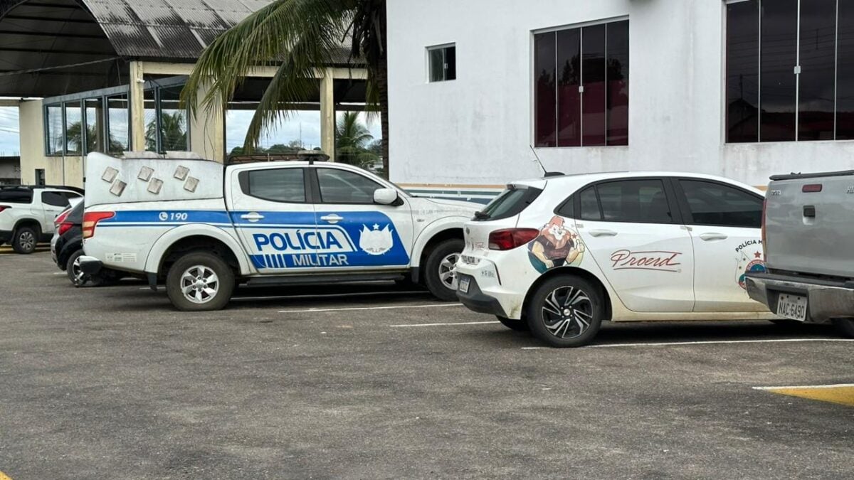 Polícia apreende objetos em área denunciada por tráfico em Cruzeiro do Sul