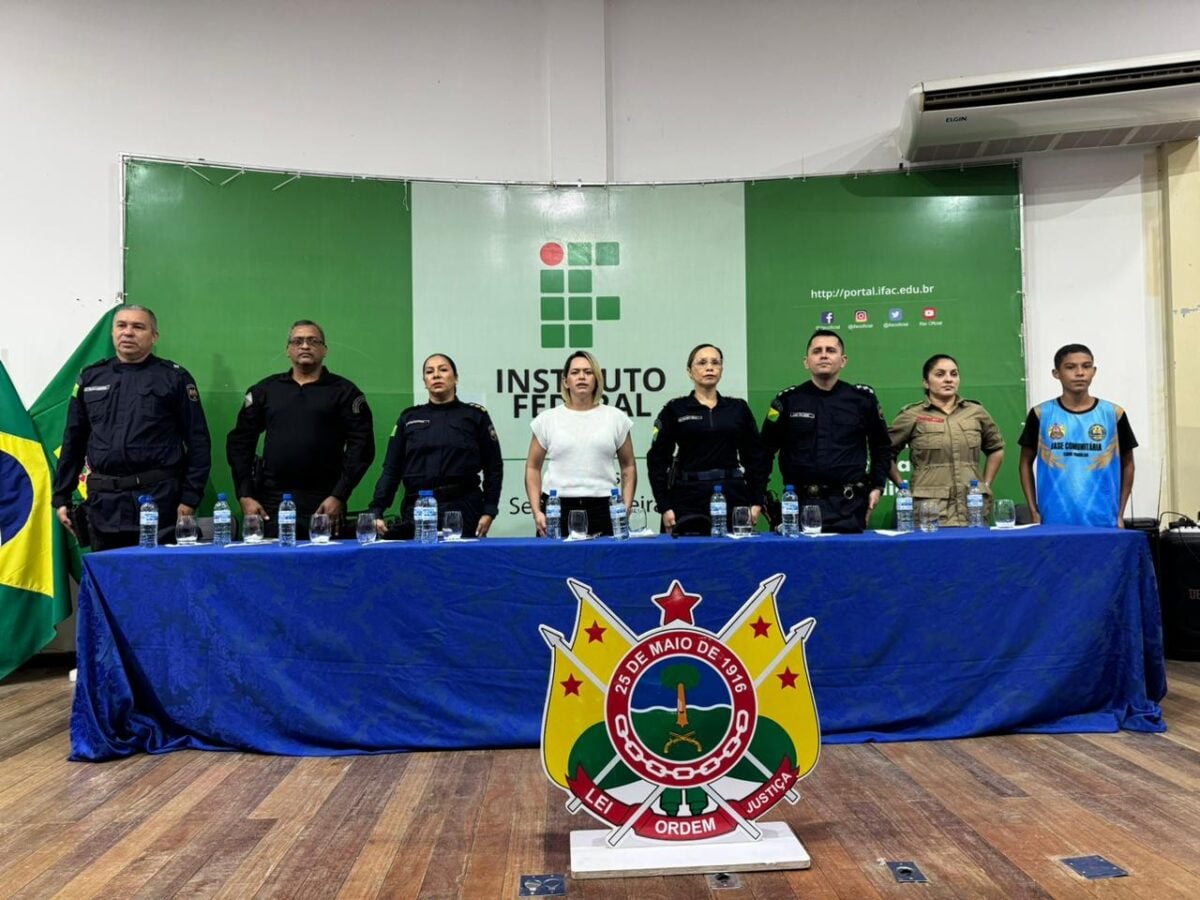 Comandante do 8º BPM destaca recebimento de fardamentos e medalhas por tempo de serviço