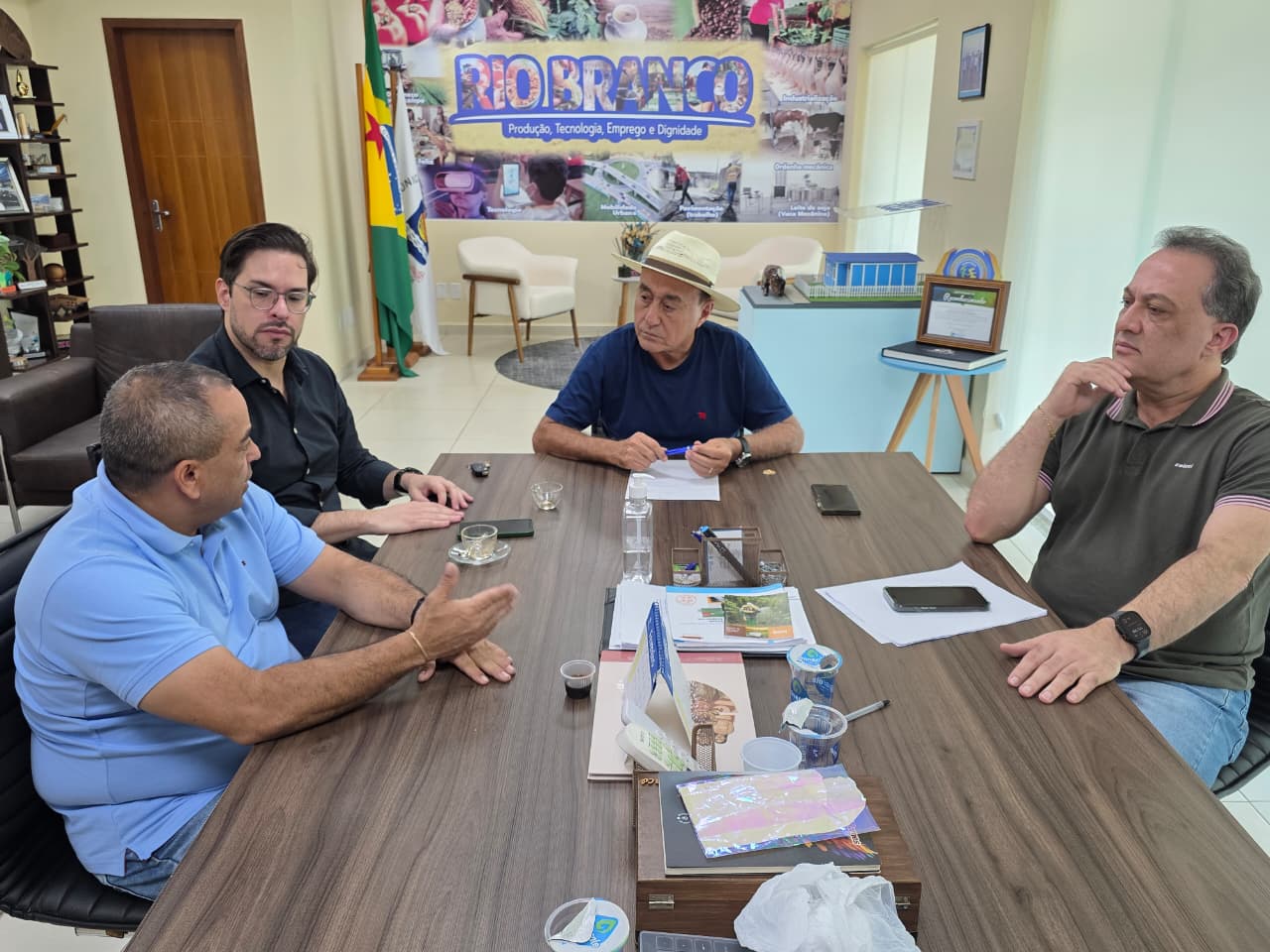 Crise no transporte: Bocalom convoca equipe e tenta solução após paralisação de ônibus