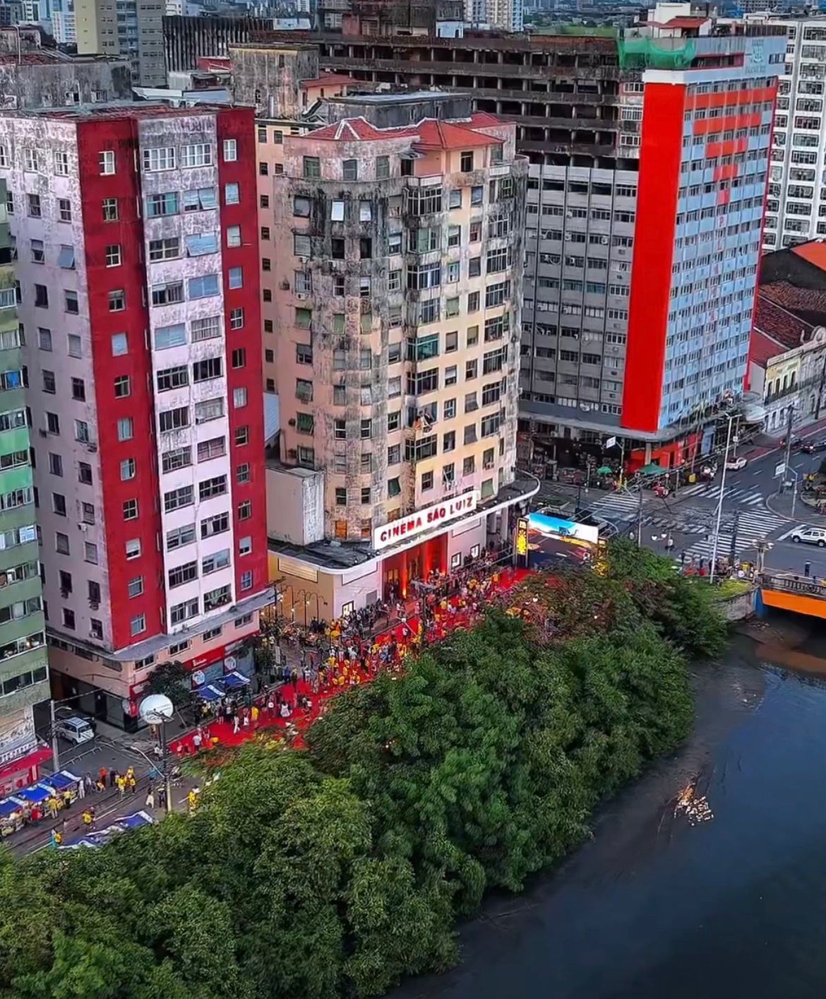 Cinema São Luiz abre portas para público acompanhar Oscar após receber gravações de O Agente Secreto
