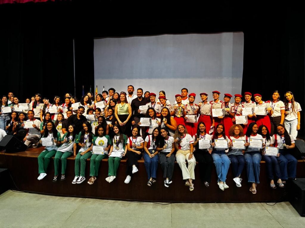 Estudantes conquistam dez medalhas na Olimpíada Quimeninas 2025 e se destacam em premiação