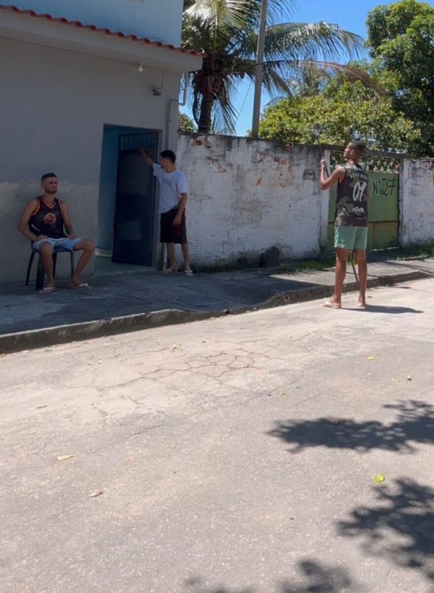 Bastidores de trend dos drones viralizam ao mostrar criatividade com celular e madeira