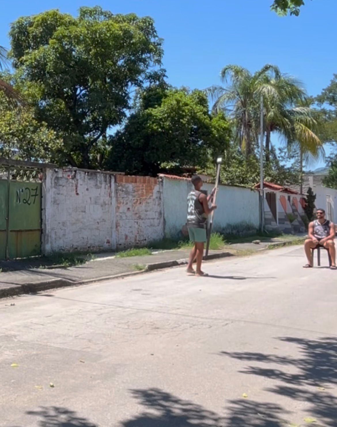 Bastidores de trend dos drones viralizam ao mostrar criatividade com celular e madeira