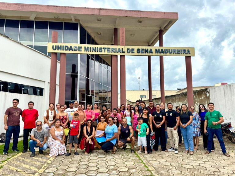 Pais de crianças com TEA pedem contratação de mediadores e mobilizam protesto em Sena Madureira