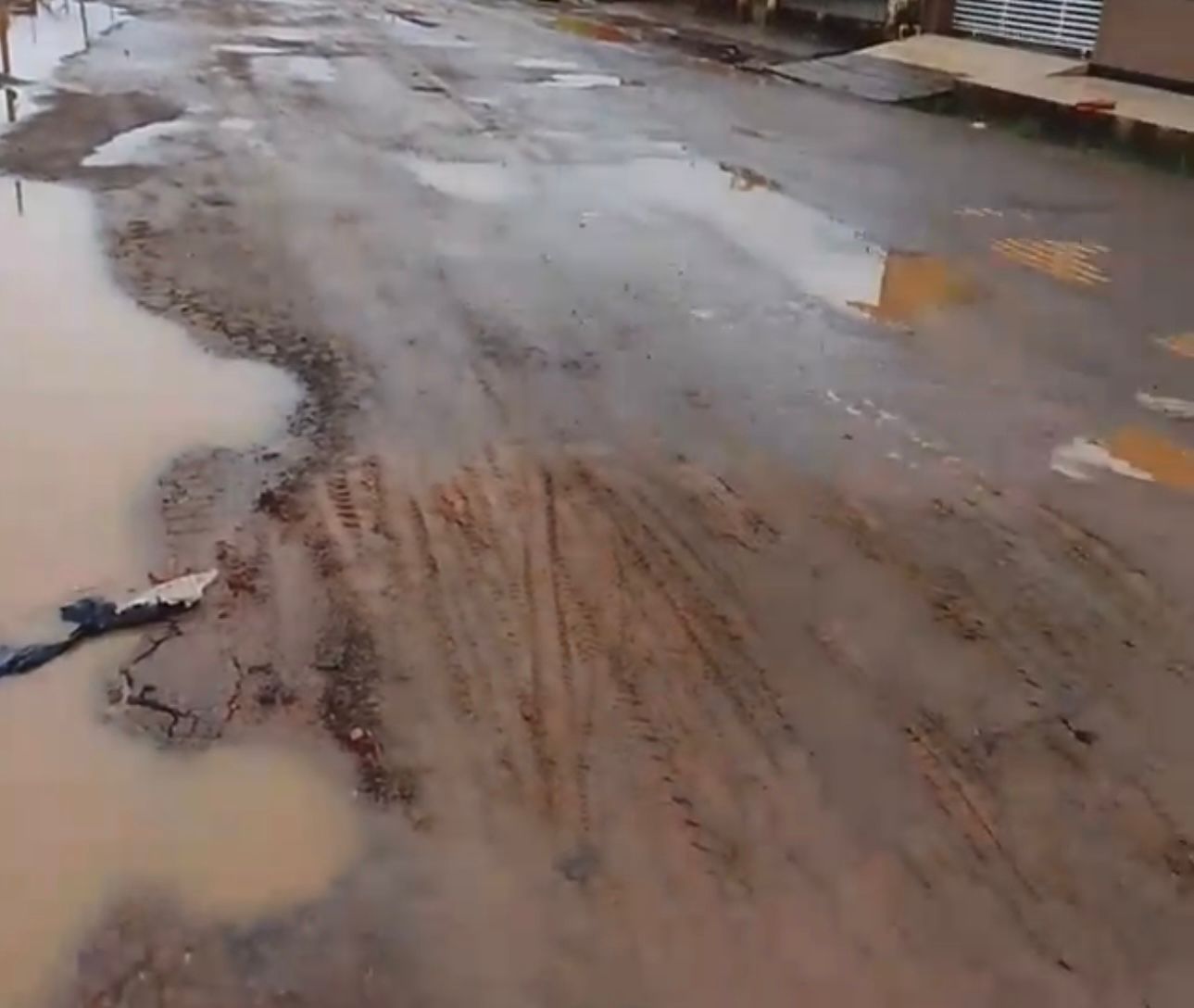 A situação reacende o debate sobre a manutenção das vias urbanas no município