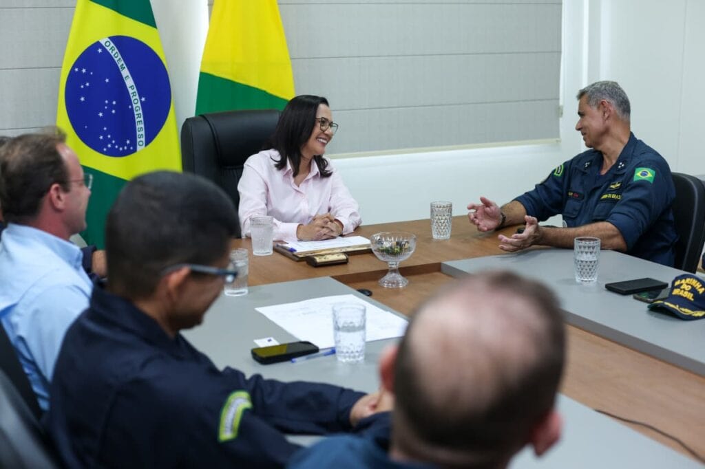 Vice-governadora recebe comando da Marinha para alinhar ações na Amazônia