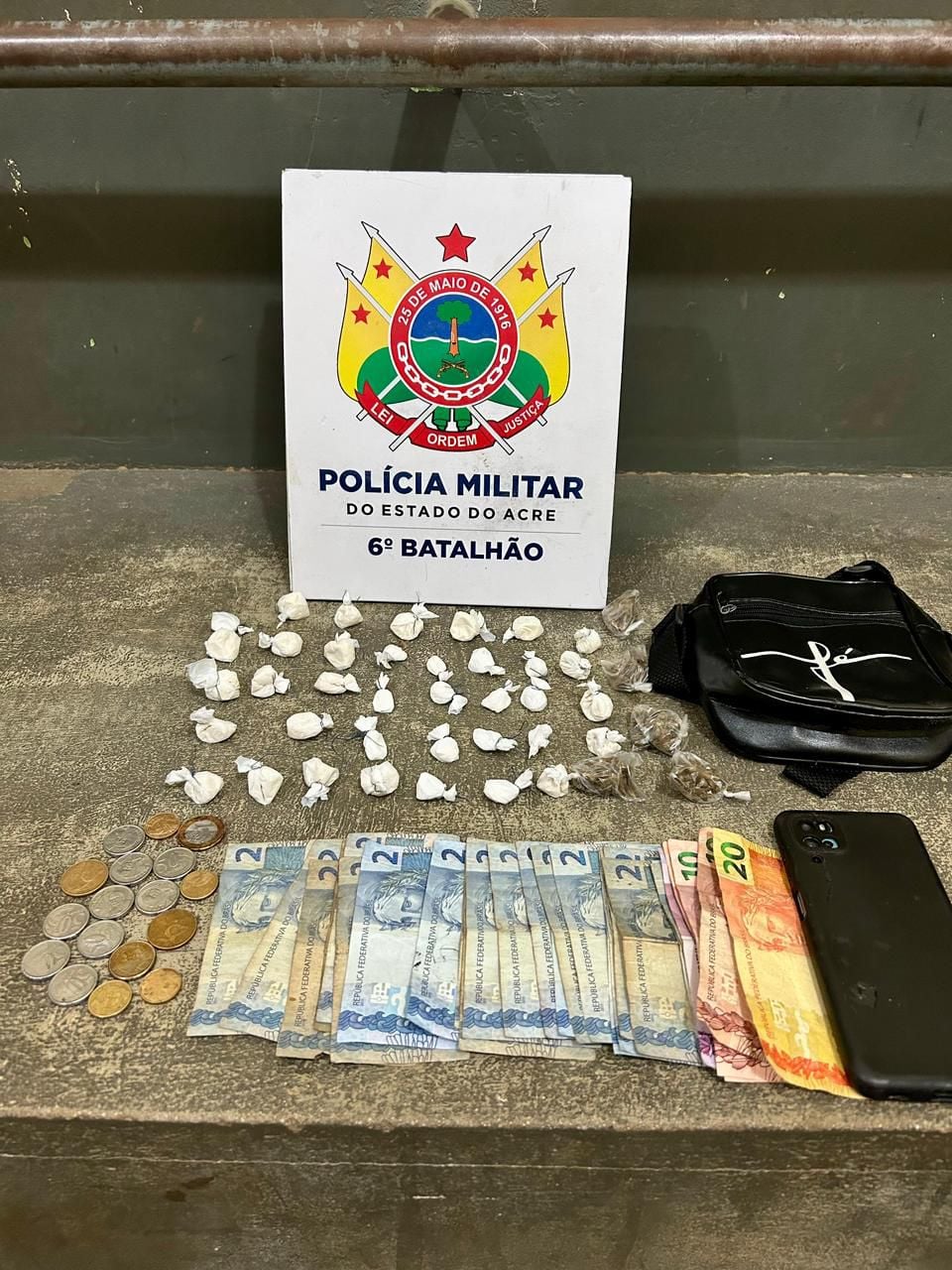 Mulher é presa com drogas durante ação da PM no trapiche da Lagoa em Cruzeiro do Sul