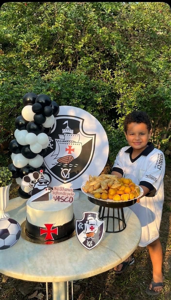 Pequeno acreano viraliza após chorar de emoção com virada do Vasco