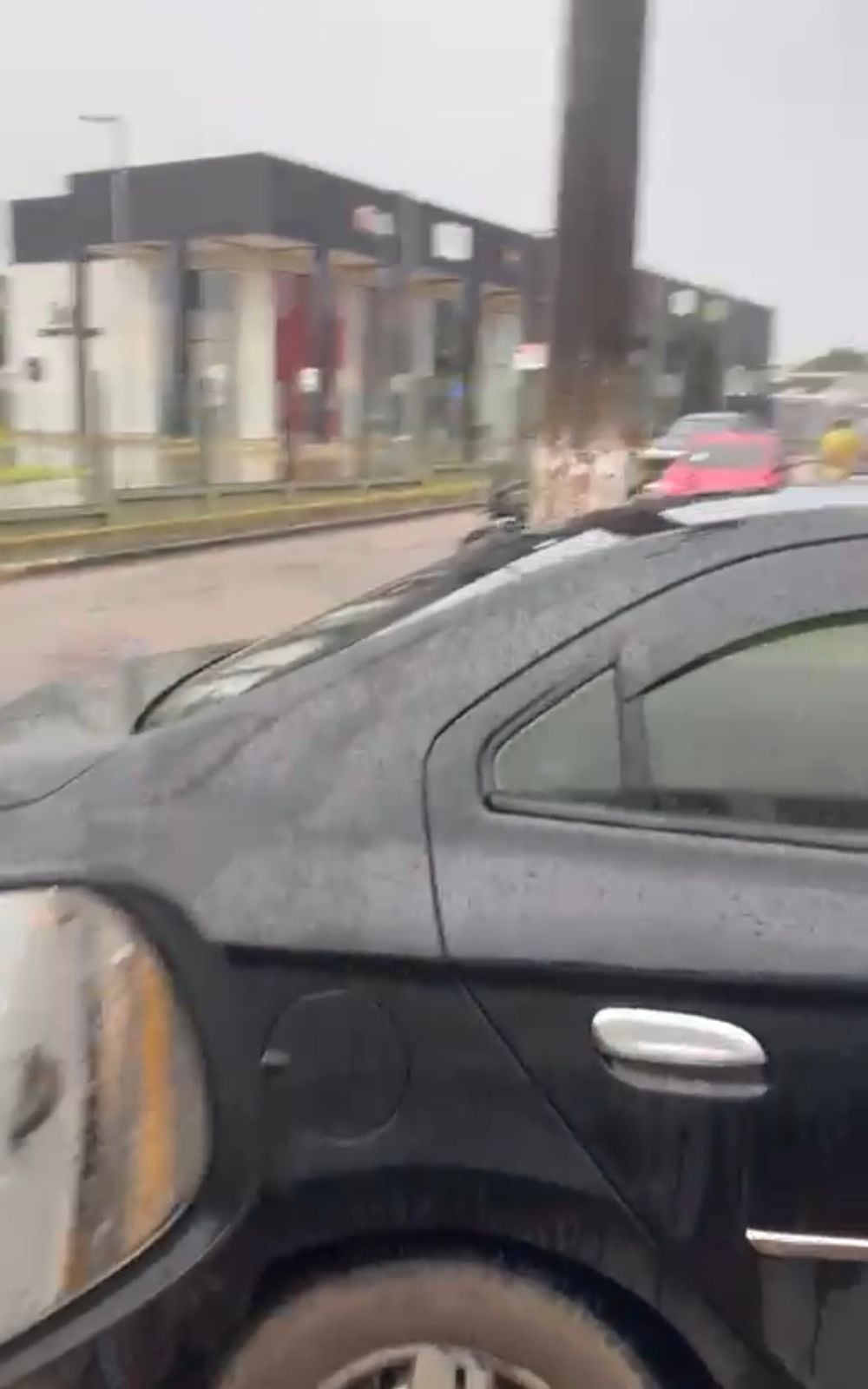 Acidente na Isaura Parente envolve família e motorista de aplicativo