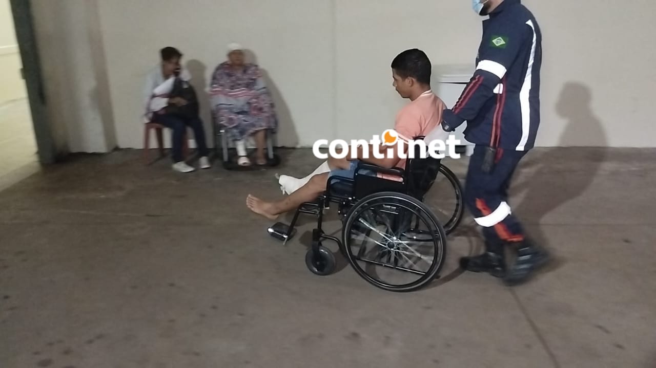 Colisão entre moto e carro deixa casal ferido em Rio Branco