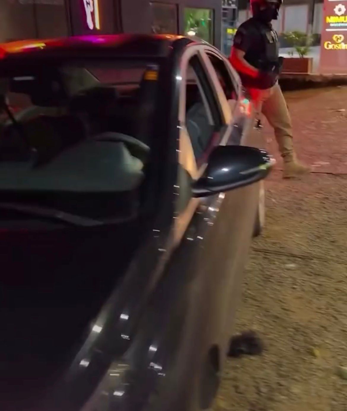 Câmeras flagram suspeitos invadindo doceria em Rio Branco