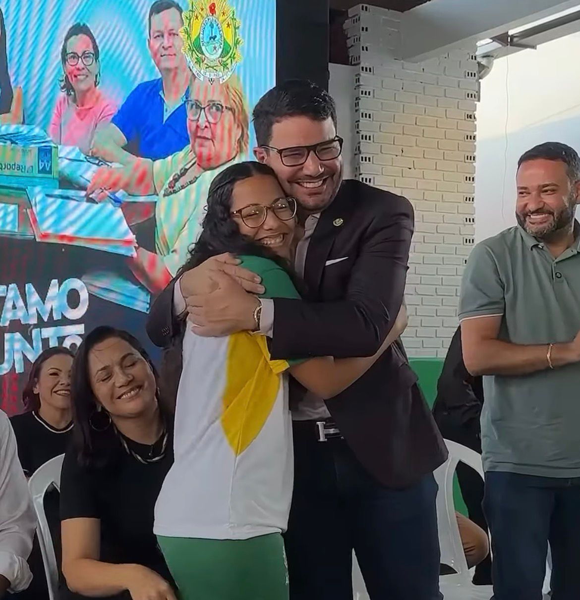 Vídeo comovente marca aniversário de Gladson com mensagens da família