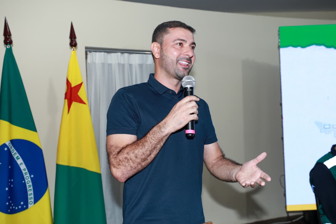 Nicolau Júnior destaca criação da Faculdade Estadual do Acre como avanço histórico