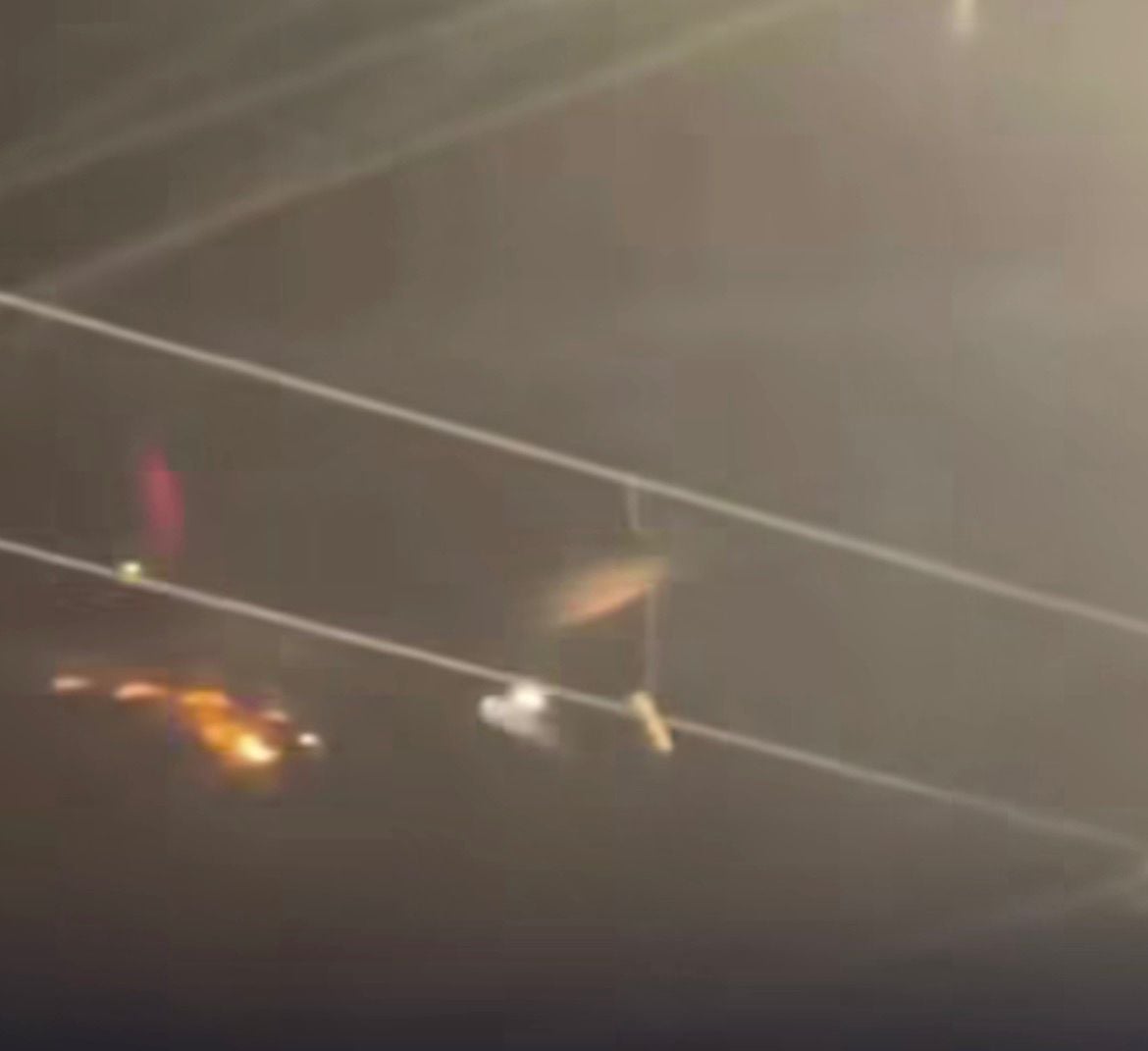 Voo com 300 passageiros faz pouso de emergência após explosão em turbina