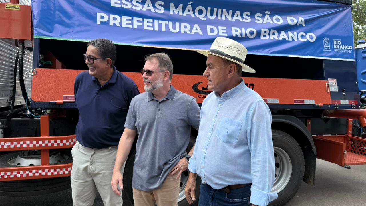 Com 95 equipamentos, Bocalom faz prestação de contas de maquinário em Rio Branco