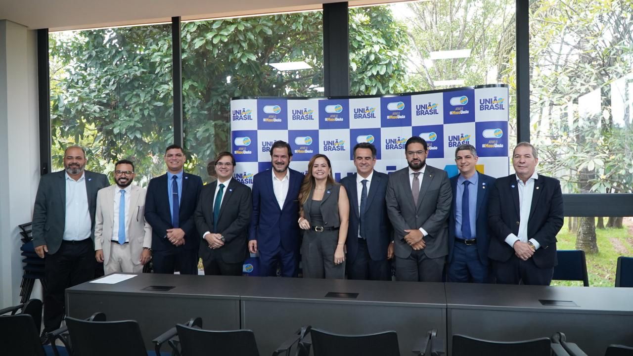 Quatro deputados estaduais do Acre se filiam ao União em Brasília