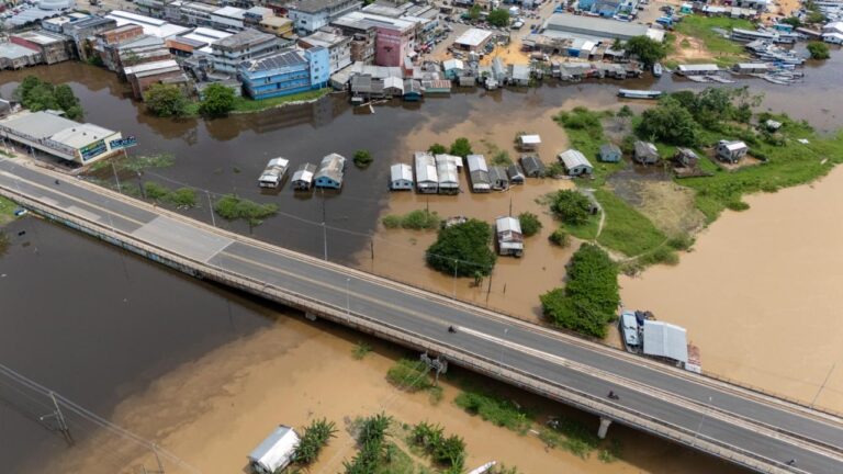 Com cheia do Rio Juruá Prefeitura de Cruzeiro do Sul define locais de abrigos