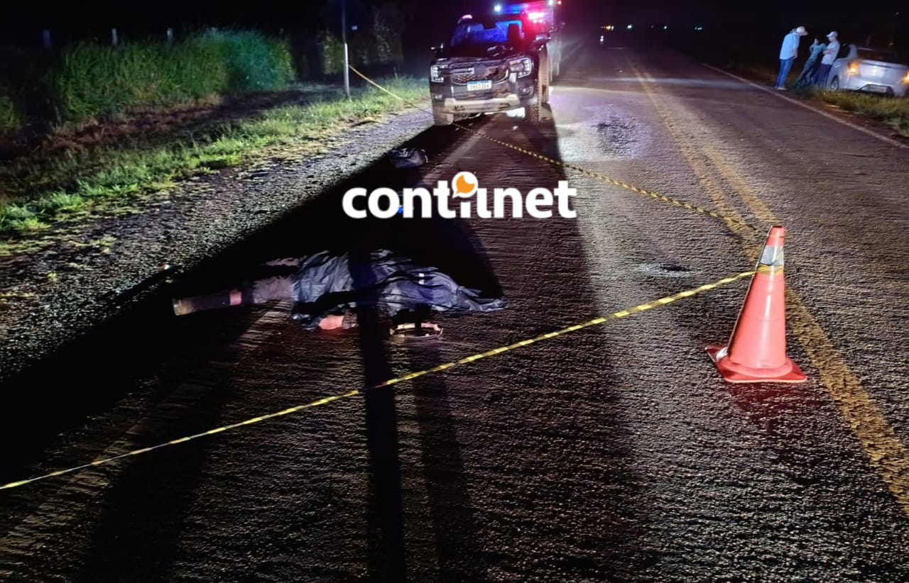 O impacto foi violento e deixou o motociclista com múltiplas fraturas