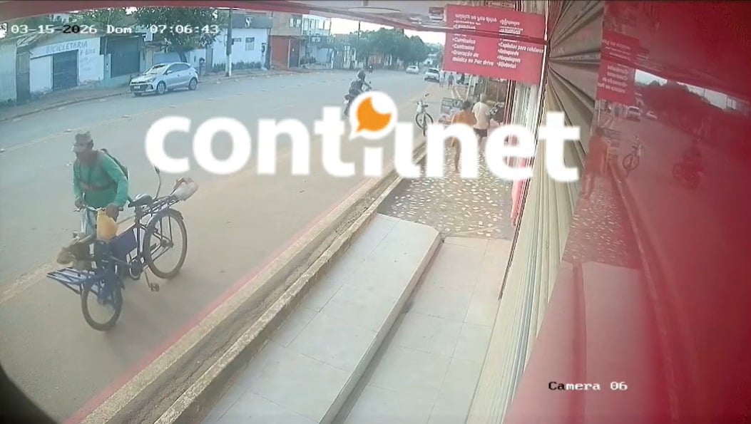 Vídeo mostra momento em que motociclista bate na traseira de carro