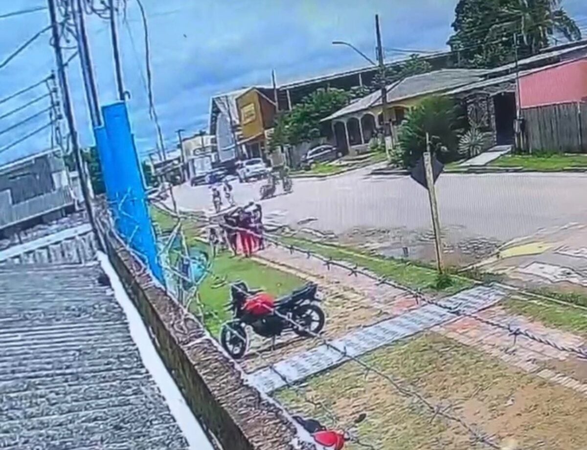Vídeo flagra momento exato de colisão entre motocicletas no interior do Acre