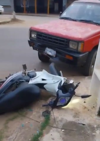 Colisão teria ocorrido após o motorista do automóvel realizar uma manobra de conversão em local proibido/Foto: Reprodução