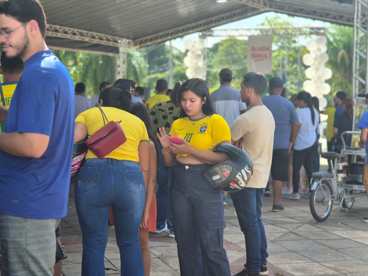Joabe Lira convocou apoiadores da direita em ato, criticou governo Lula e declarou apoio a Flávio Bolsonaro durante evento realizado domingo.