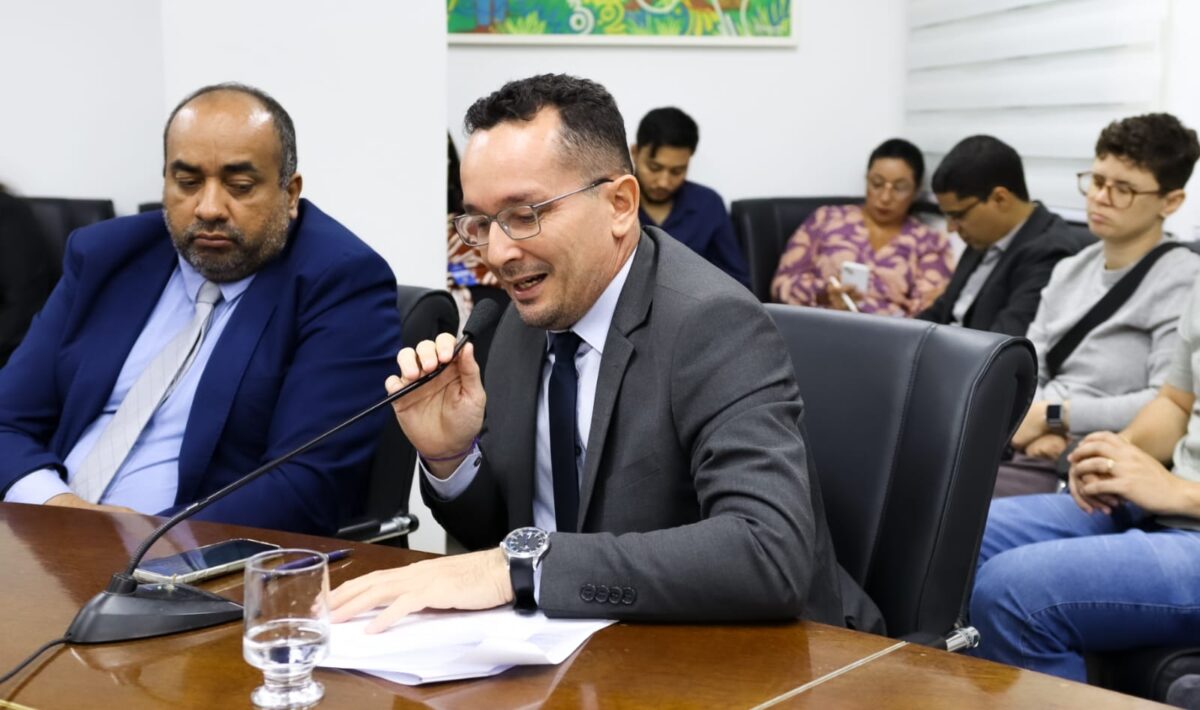 Adailton Cruz manifesta repúdio ao não envio do PCCR da Saúde à ALEAC