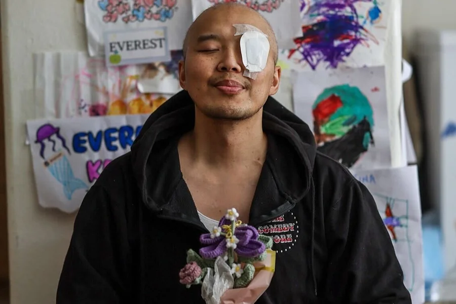 Ator de Blue Bloods, Alex Duong, morre aos 42 anos após câncer raro