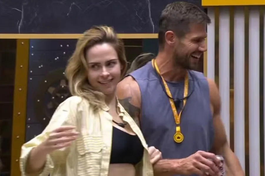 Fora do BBB: Jonas avalia possível romance com Ana Paula Renault