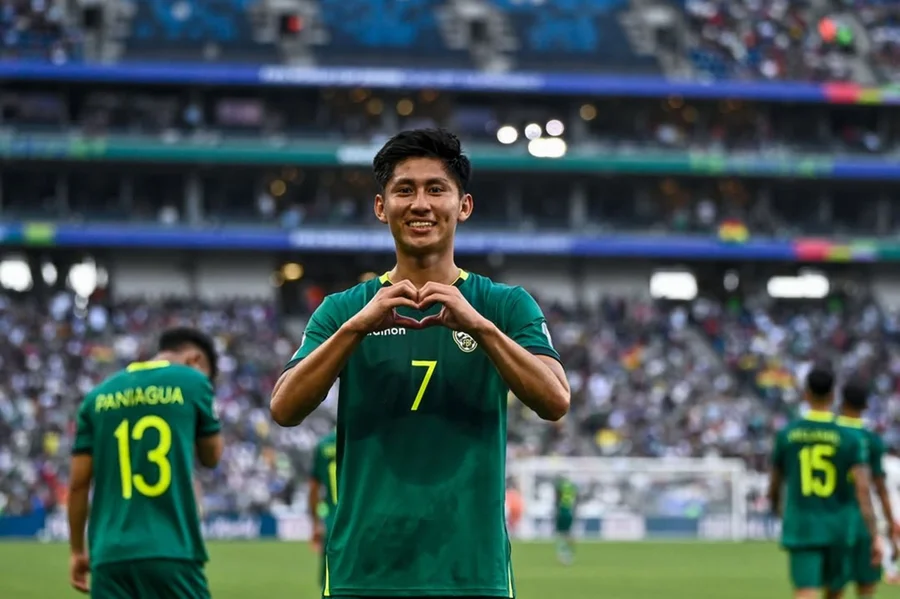 O planeta bola volta suas atenções para o México nesta madrugada. À 0h (horário de Brasília) desta quarta-feira, Iraque e Bolívia encerram o ciclo de Eliminatórias para a Copa do Mundo de 2026. O vencedor entrará para a história como o último país a garantir presença no torneio que será sediado por EUA, México e Canadá.