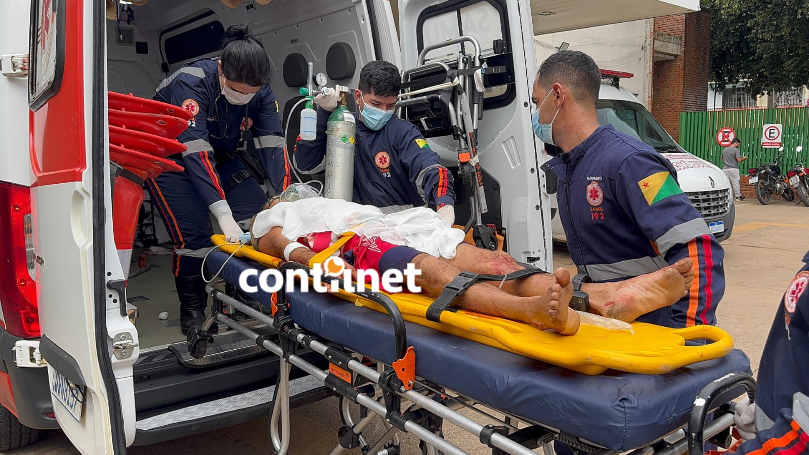 Homem com tornozeleira eletrônica é esfaqueado no peito