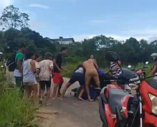 A Polícia Militar do Acre foi acionada e se deslocou até o local para conter os ânimos e restabelecer a ordem