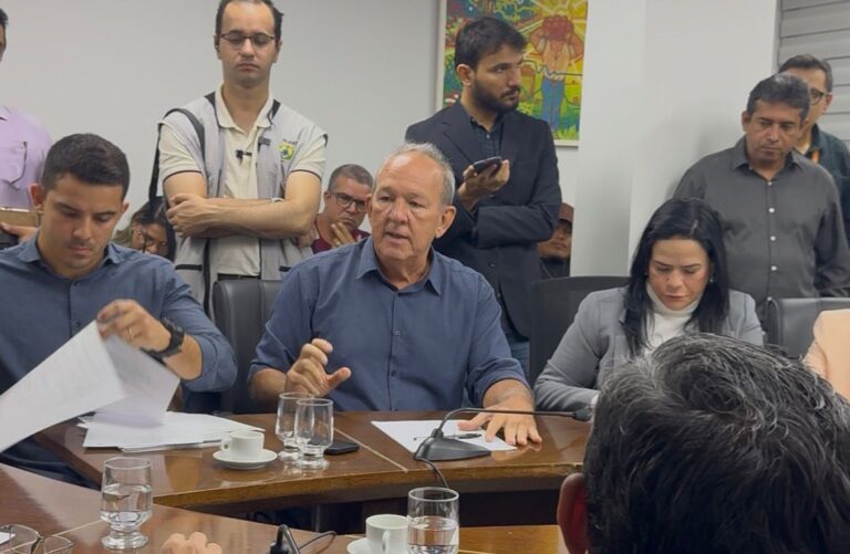 Clima esquenta na Aleac: moradoras de Feijó discutem com Calixto sobre hospital e supostas ameaças