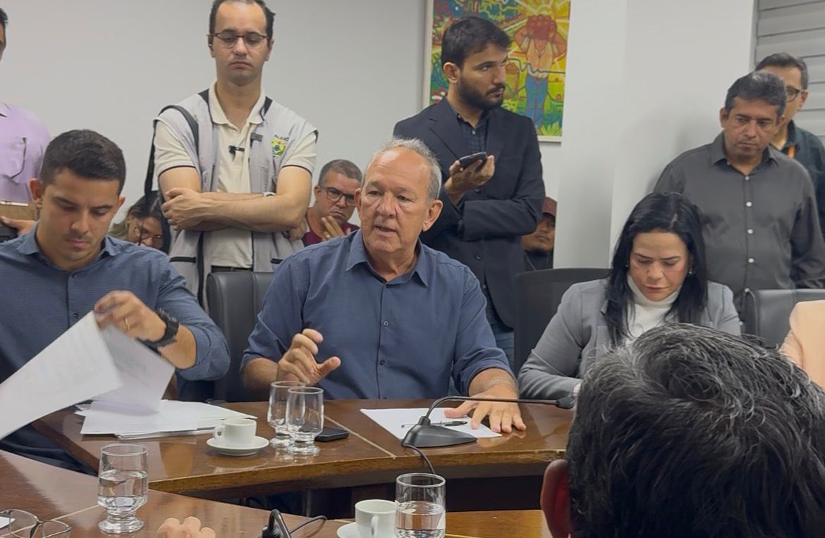 O encontro tratava da situação do hospital local e as recentes manifestações da comunidade