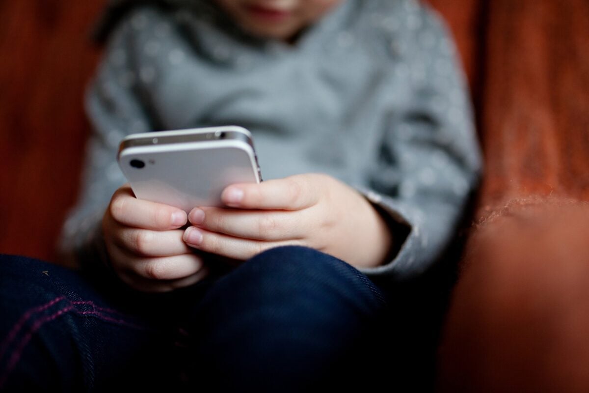 ECA Digital entra em vigor e amplia proteção de crianças e adolescentes na internet