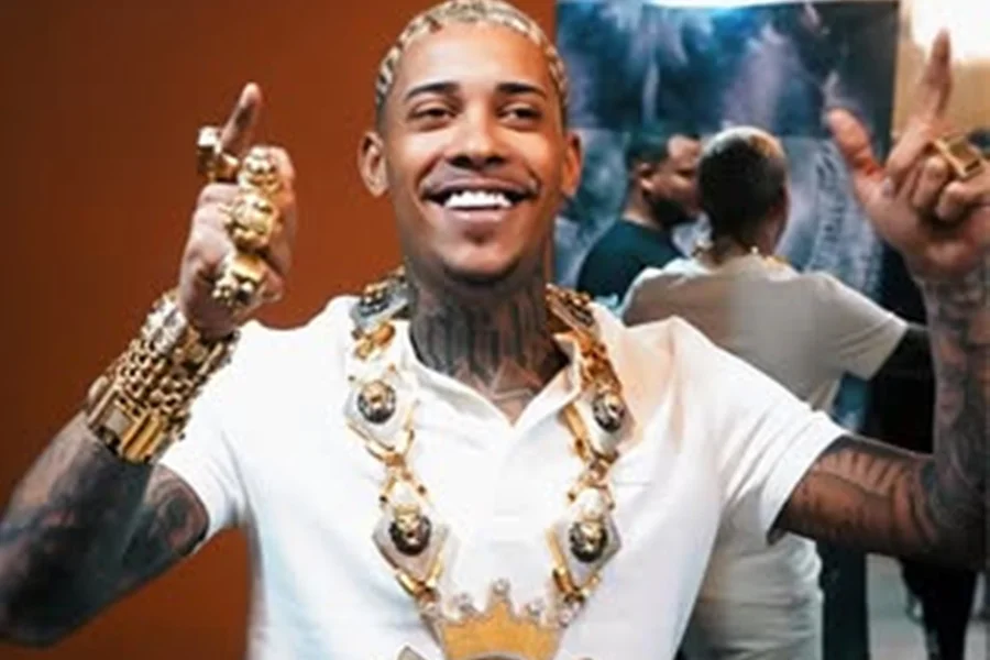 O depoimento de MC Poze do Rodo à 42ª DP (Recreio) revelou a extensão do prejuízo sofrido durante a invasão à sua casa na madrugada desta terça-feira (31/03). Além do trauma psicológico de ser feito refém por homens armados, o funkeiro teve um rombo financeiro que ultrapassa a marca dos sete dígitos.