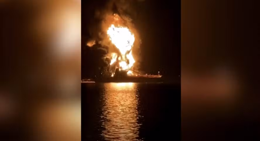 O mercado global de energia entrou em estado de choque nesta quinta-feira (12/03). O Iraque anunciou a suspensão total das operações em seus portos de petróleo após uma ofensiva do Irã atingir dois navios petroleiros que haviam acabado de carregar no porto de al-Faw.