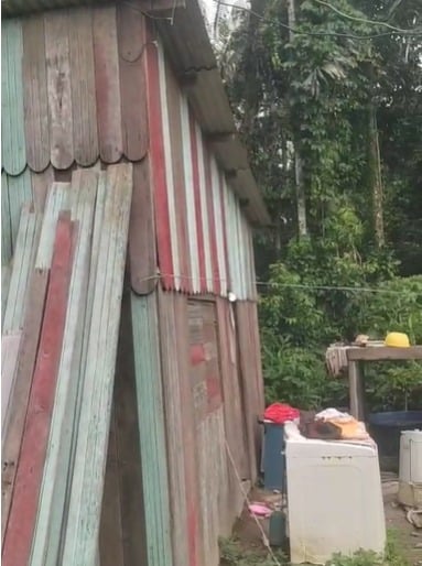 Família vive em um único quarto após casa cair